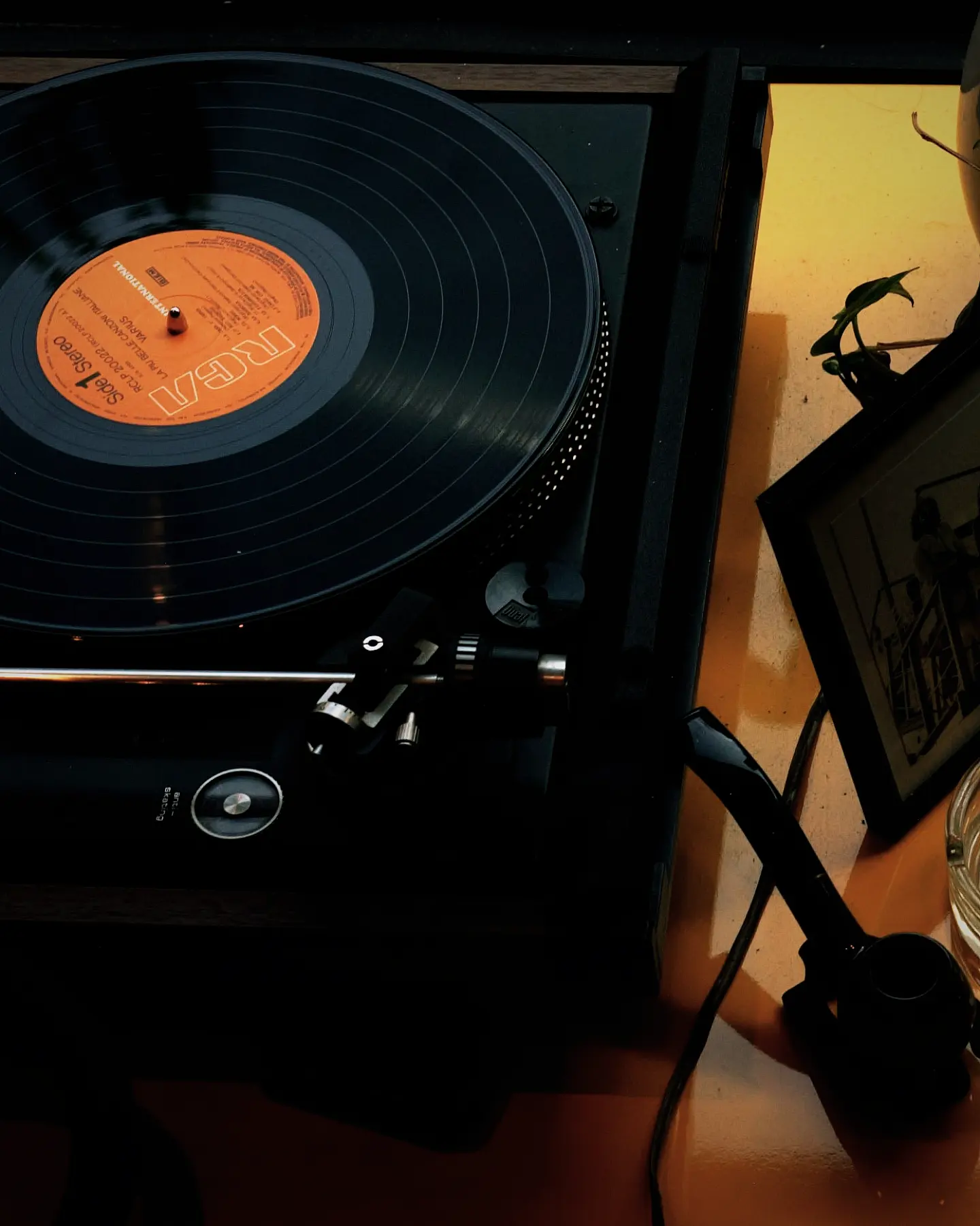 Original photo from Finos Audiophile Bar on Instagram
